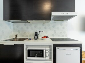 Microwave, coffee/tea maker, toaster - HOMEABOUT LA MERCED STUDIO 6 (Malaga)