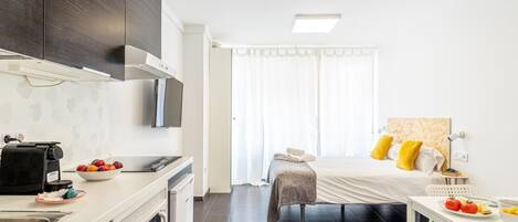 Microondas, cafetera y tetera y tostadora