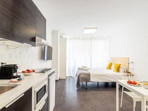 Microwave, coffee/tea maker, toaster - HOMEABOUT LA MERCED STUDIO 6 (Malaga)