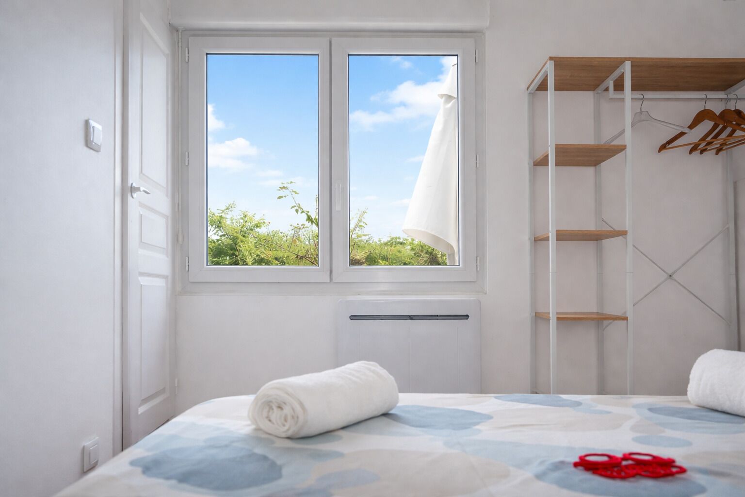 4 slaapkamers, een bureau, een strijkplank/strijkijzer, gratis wifi