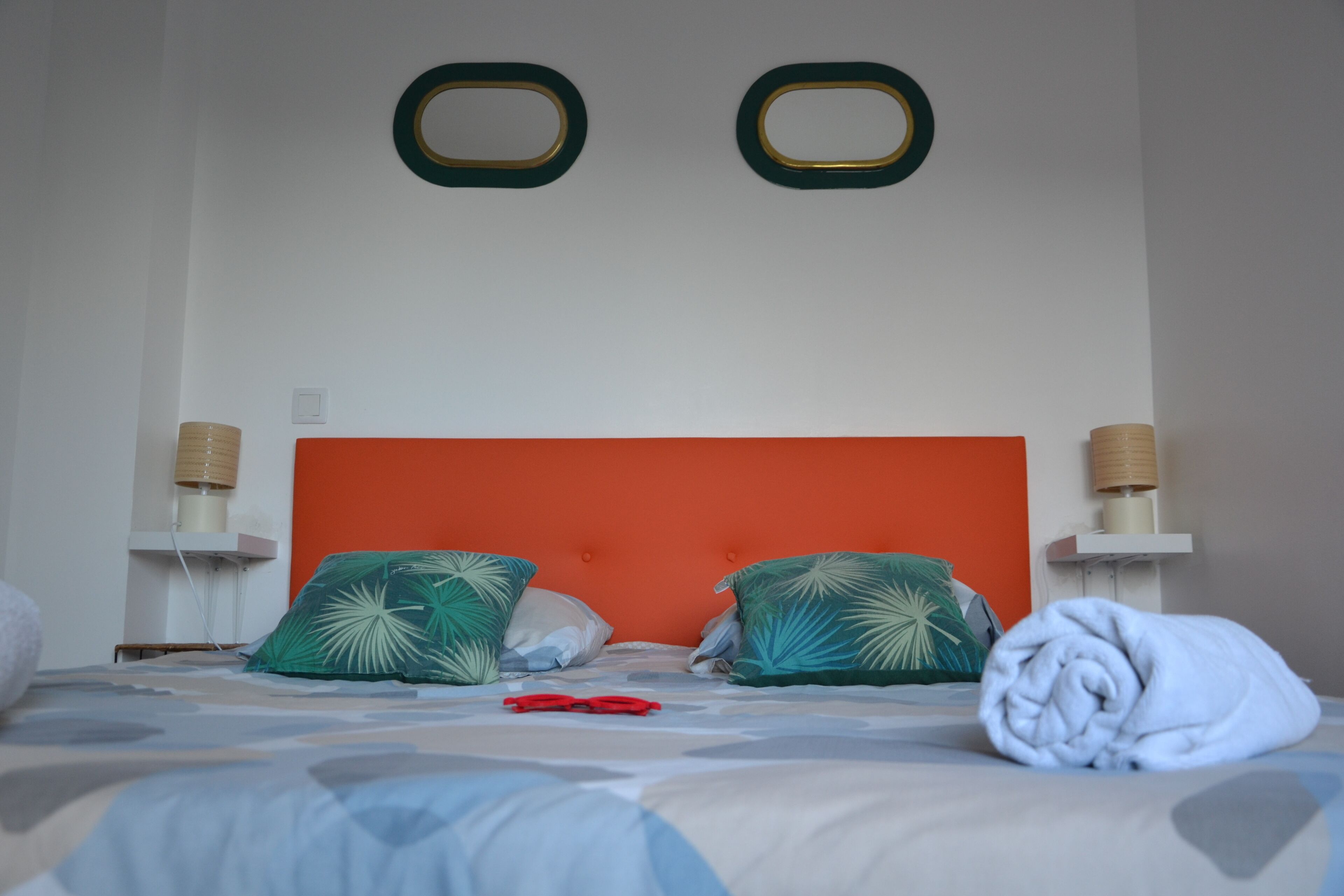 4 habitaciones, escritorio, tabla de planchar con plancha y wifi gratis 