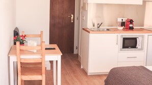 Kaffetrakter/tekoker, mikrobølgeovn og brødrister