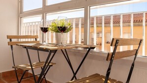 Dining - HOMEABOUT LA MERCED STUDIO 8 (Malaga)