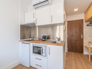 Microwave, coffee/tea maker, toaster - HOMEABOUT LA MERCED STUDIO 8 (Malaga)