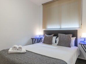 4 bedrooms, iron/ironing board, internet, bed sheets