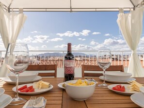 Outdoor dining - HOMEABOUT LA MERCED DUPLEX 16 (4BR 3BT) (Malaga)