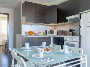 Microwave, coffee/tea maker, toaster - HOMEABOUT LA MERCED DUPLEX 19 (3BR 2BT) (Malaga)
