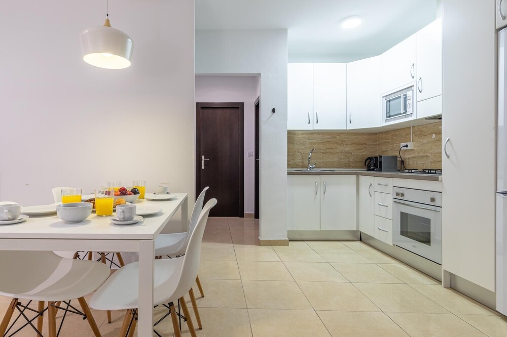 HOMEABOUT LA MERCED APARTMENT 3 (2BR 2 BT)