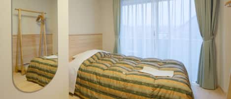 1 bedroom, desk, free WiFi, bed sheets