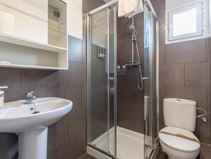 Dusche, Haartrockner, Handtücher