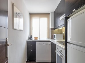 Kühlschrank, Mikrowelle, Ofen, Geschirrspüler