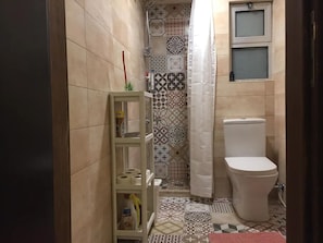 Towels, soap, shampoo, toilet paper