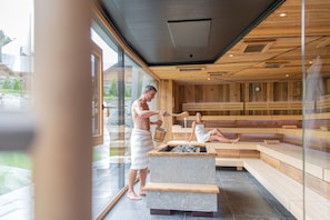 Behandlungsräume für Paare, Sauna, Whirlpool, Dampfbad