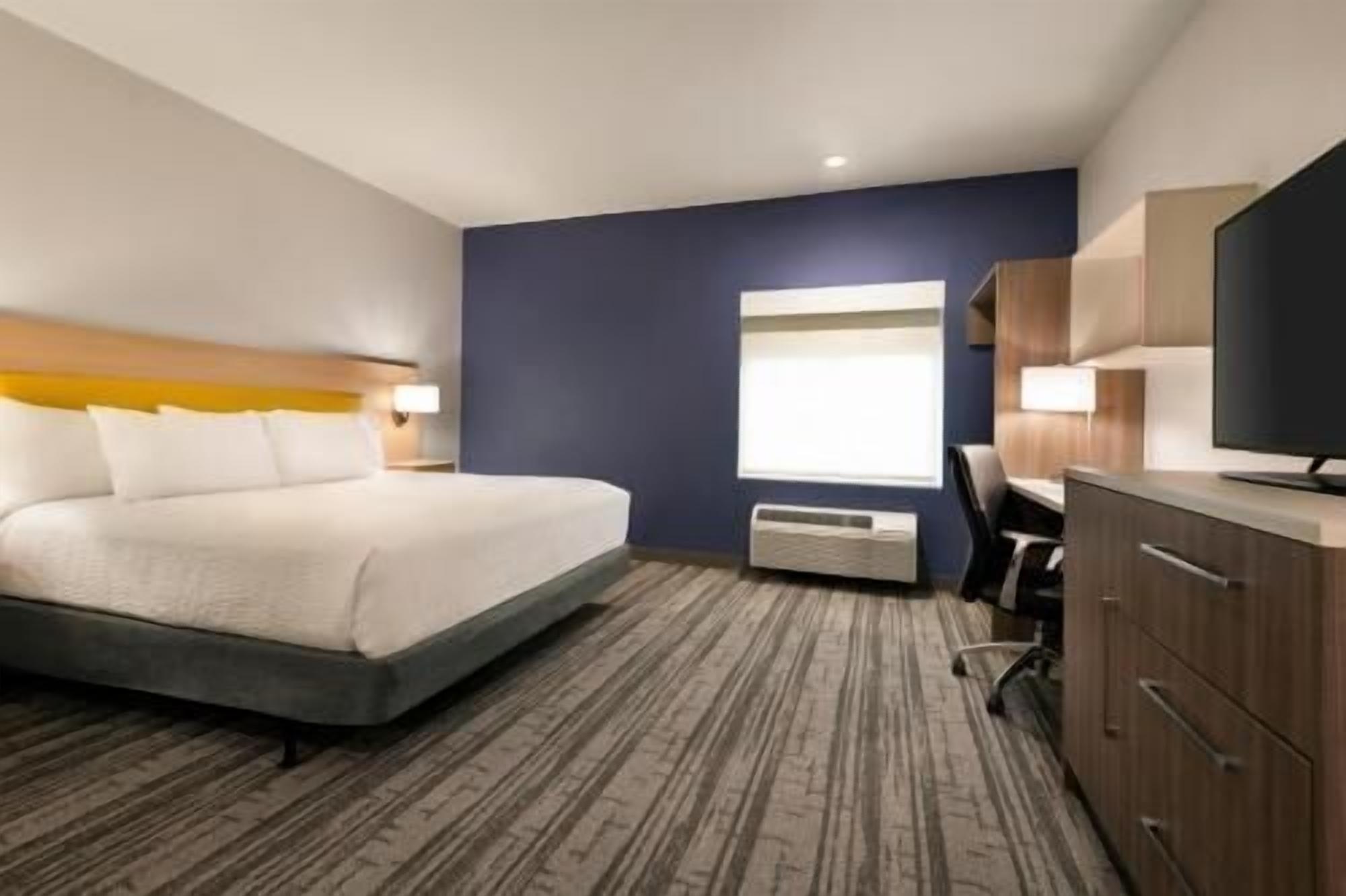 Ropa de cama de alta calidad, camas con pillow-top y escritorio 