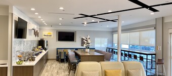 Days Inn & Suites by Wyndham Beaumont West / I-10 & Walden