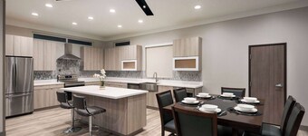 Days Inn & Suites by Wyndham Beaumont West / I-10 & Walden