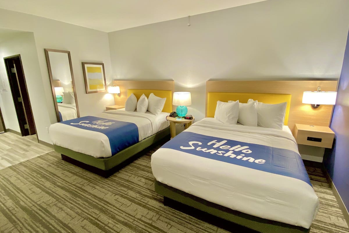 1 bedroom, premium bedding, pillow-top beds, desk