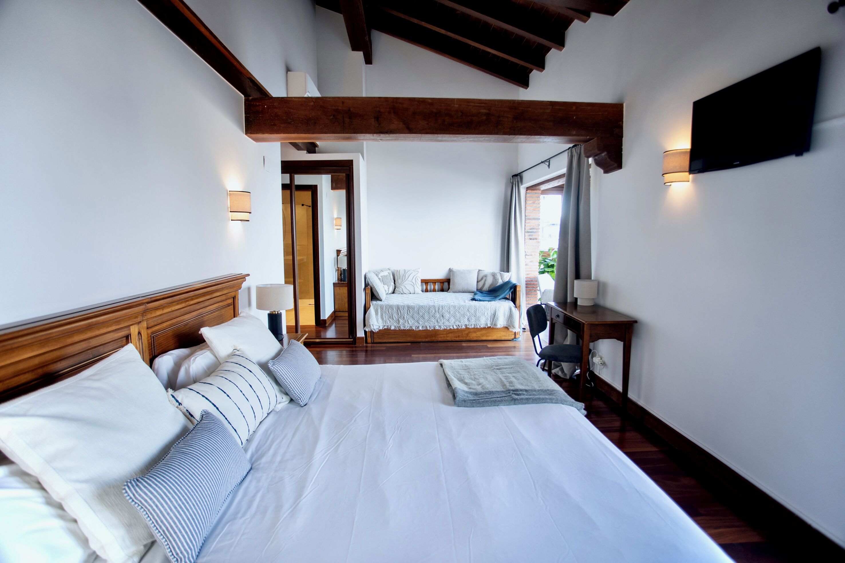 Superior Double Room, Sea View | Desk, free WiFi, bed sheets