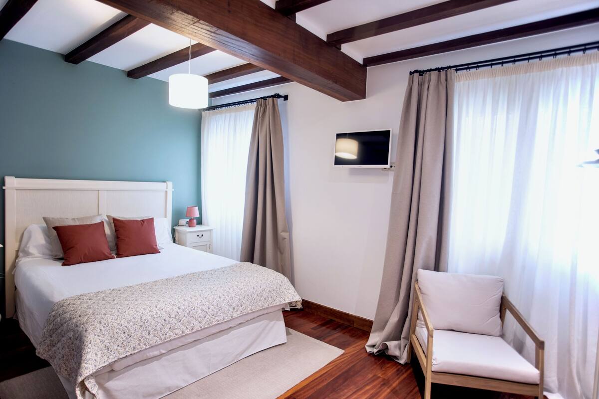 Standard Double Room | Desk, free WiFi, bed sheets
