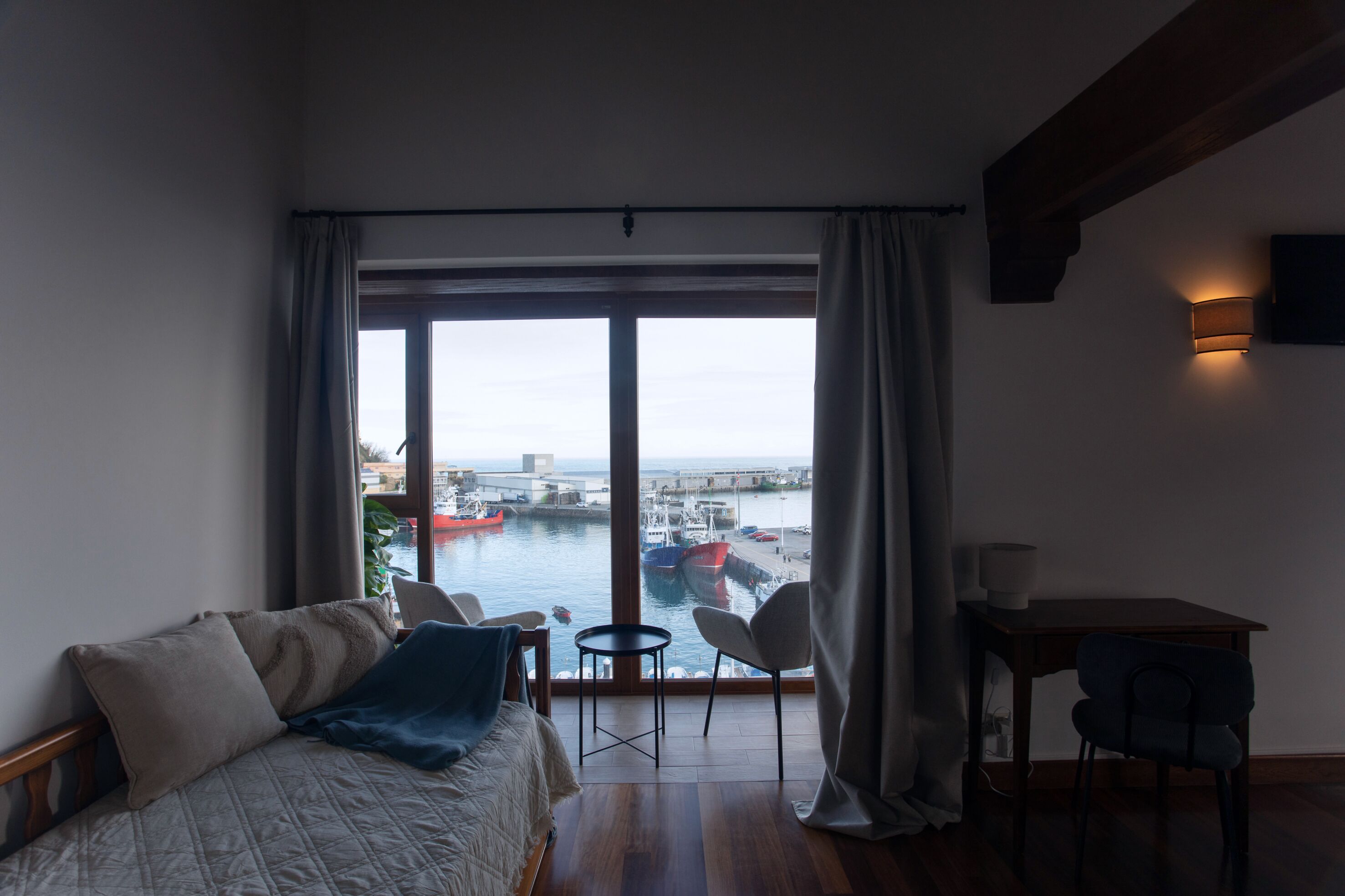 Habitación doble superior, vista al mar | Escritorio, wifi gratis y ropa de cama 