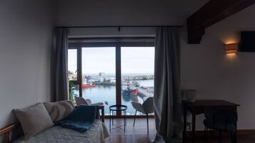 Superior tweepersoonskamer, uitzicht op zee | Een bureau, gratis wifi, beddengoed