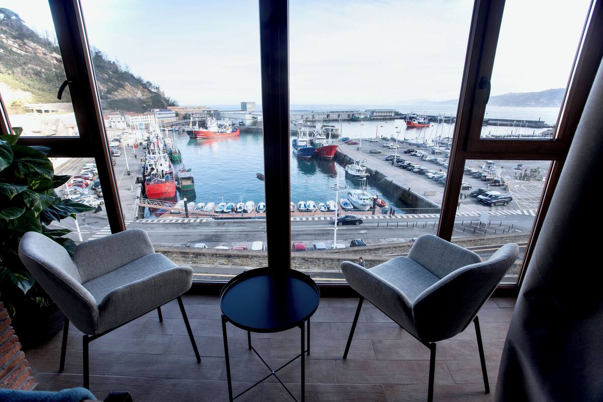 Superior Double Room, Sea View | Desk, free WiFi, bed sheets