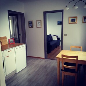 Apartment, 2 Bedrooms | Private kitchenette | Stovetop, coffee/tea maker, electric kettle, highchair