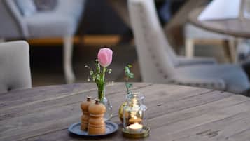 Free buffet breakfast on weekdays