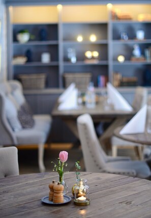 Free buffet breakfast on weekdays - Gällöfsta Konferens och Herrgård (Kungsängen)