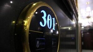 A digital display with the number 301 and a welcome message. - Rana Palace (Amman)