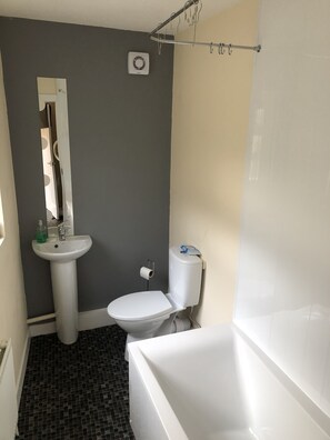Standard Townhome | Bathroom | Towels - Belfast Town House (Belfast)