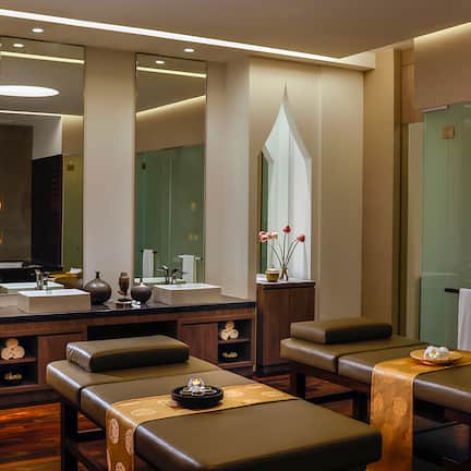 Couples treatment room(s), body scrubs, facials, reflexology