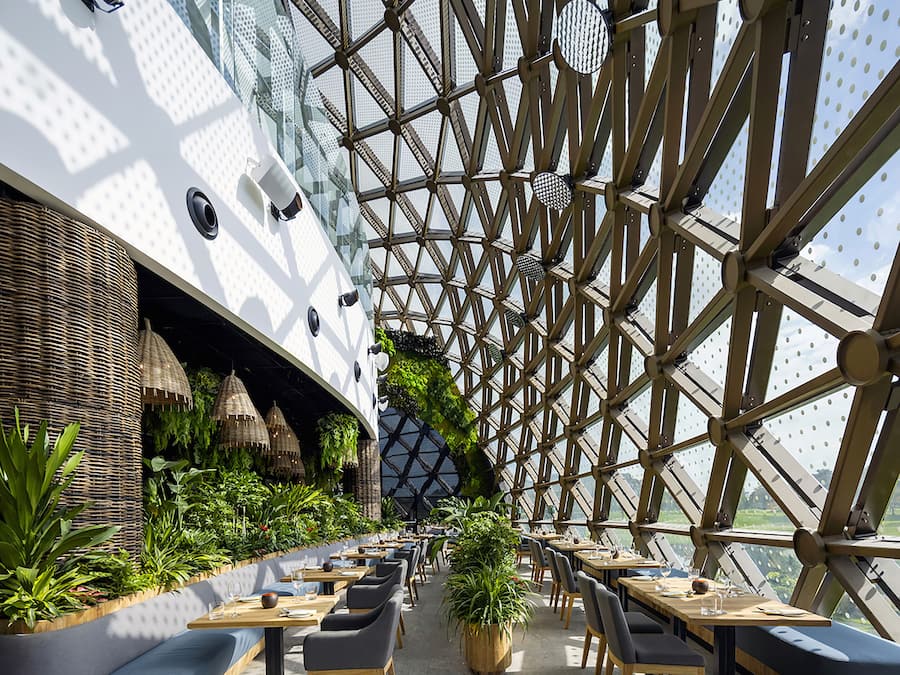 Breakfast, lunch, dinner served; local and international cuisine