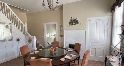 Neicy's Nest - West, 10 Min From Downtown Pittsburgh