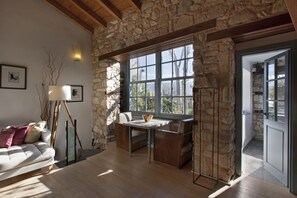 Apartment | Wohnbereich | Flachbildfernseher