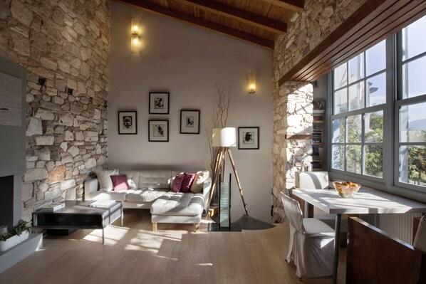 Apartment | Wohnbereich | Flachbildfernseher