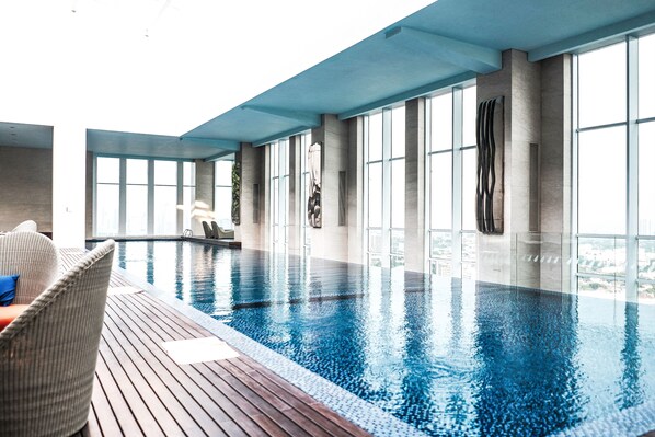 Piscine intérieure
