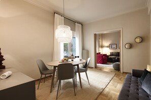 تناول الطعام داخل الغرفة