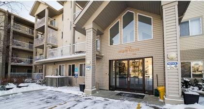 1 Clean & Cozy Private Bedroom with 1 Private Full Bath