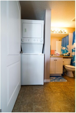 Hair dryer, towels - 1 Clean & Cozy Private Bedroom with 1 Private Full Bath (Edmonton)