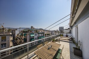Apartamento, vista para a cidade | Terraço/pátio