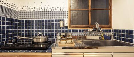 Fridge, microwave, stovetop, cookware/dishes/utensils