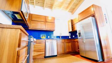 Executive Suite | Private kitchen