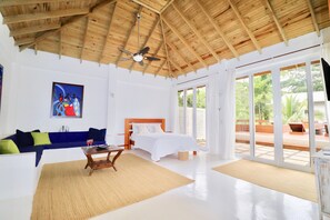 Luxury Cabin | In-room safe, iron/ironing board, free WiFi, bed sheets - Ananta Sun (Roatan)