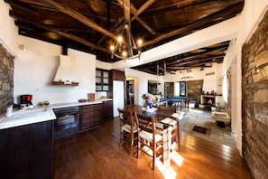 Living area - Beautiful Tranquil Stone Cottage (Zagora-Mouresi)