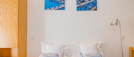 1 habitación, tabla de planchar con plancha, wifi y ropa de cama