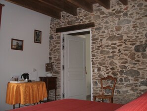 Twin Room, Accessible (L'Automne) | Living area - Chambres d'hôtes La Charrière (Cheffois)