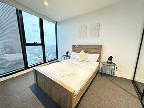 2 bedrooms, iron/ironing board, WiFi, bed sheets - KozyGuru | Fortitude Valley | 2 Bed Apt+Parking (Fortitude Valley)