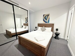 2 habitaciones, tabla de planchar con plancha, wifi y ropa de cama