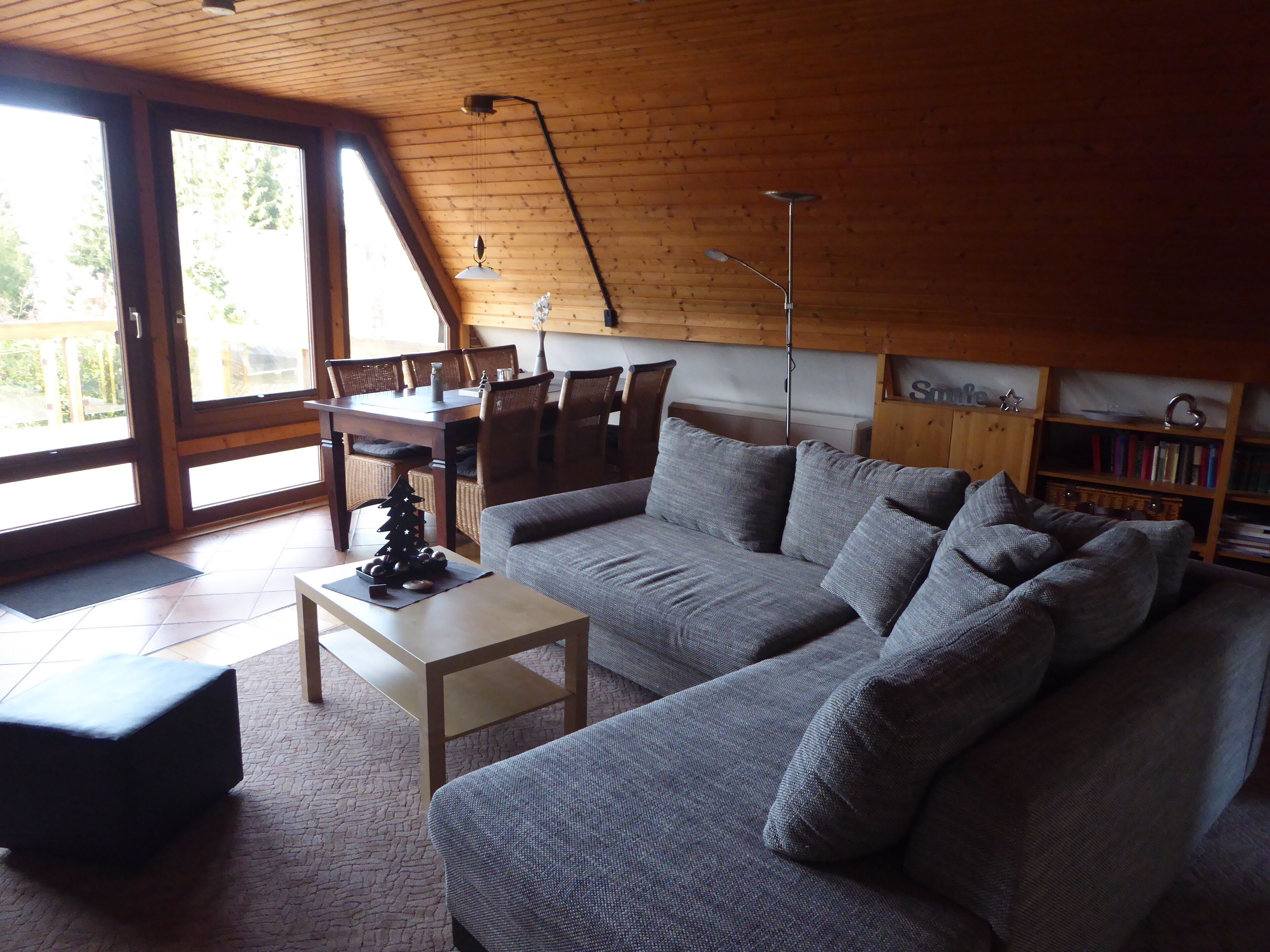 Flat-screen TV, fireplace, DVD player